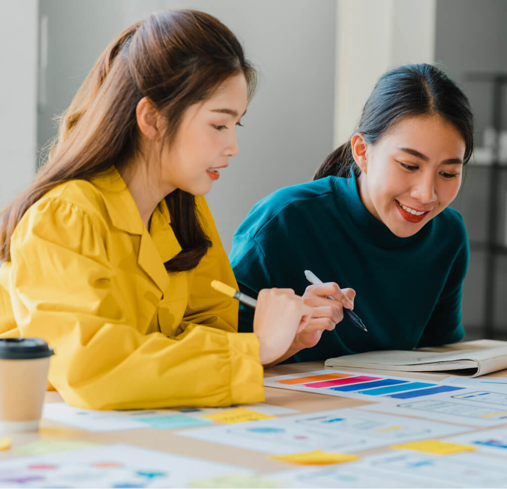 asian-businessmen-and-businesswomen-meeting